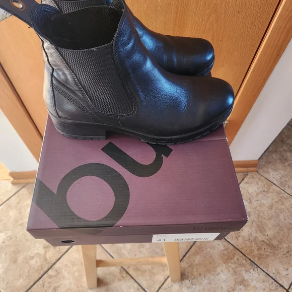 Bueno Black Leather Boots - Picture 2 of 2